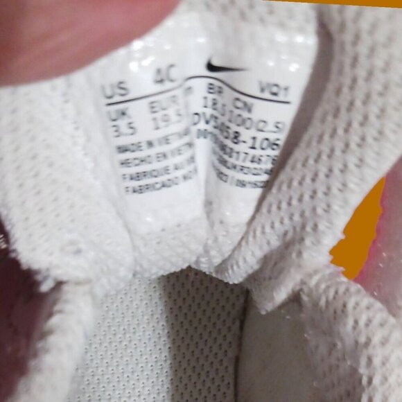 Nike Infant  Sneakers With Hook & Loop Strap Size 4c Toddler Wht color - Picture 6 of 7